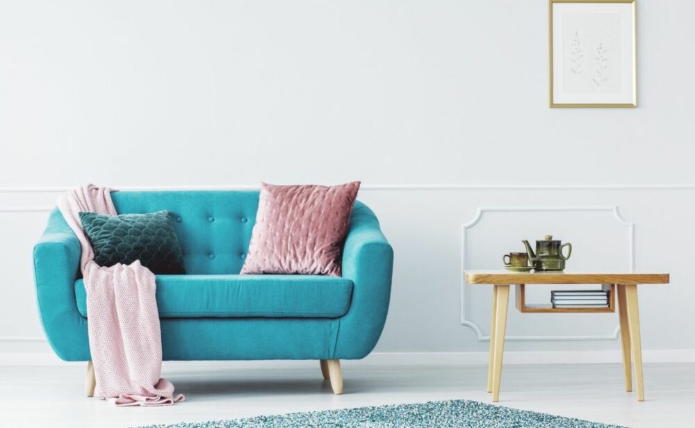 Czym jest język korzyści, czyli jak sprzedać miękką, błękitną sofę?